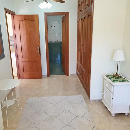 Delightful Spacious 2 Bed In Appartamento Nerja
