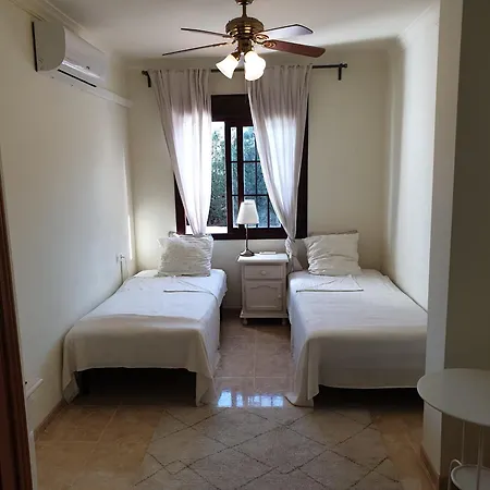 Delightful Spacious 2 Bed In Appartamento Nerja
