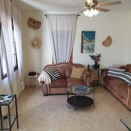 Delightful Spacious 2 Bed In Appartamento Nerja
